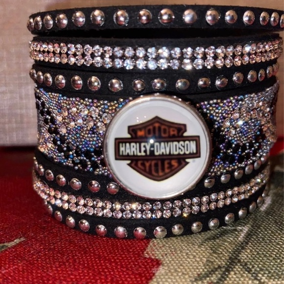 HD Snap Bling Bracelet - Picture 2 of 8